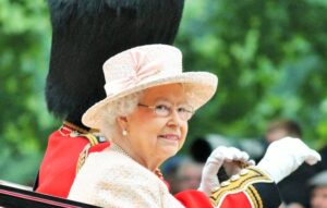 Queen Elizabeth Vermögen: So reich war die Queen!